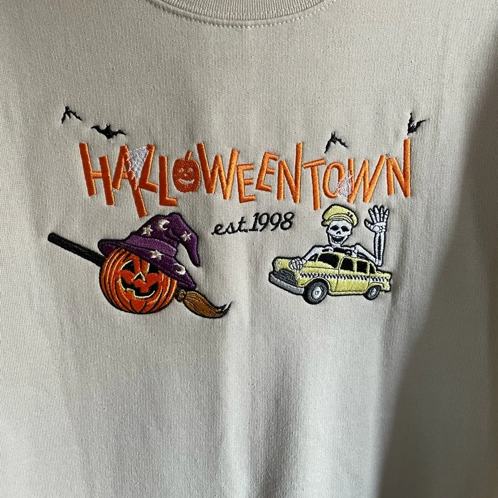Halloweentown size M sweatshirt! BRAND NEW! - Picture 2 of 4